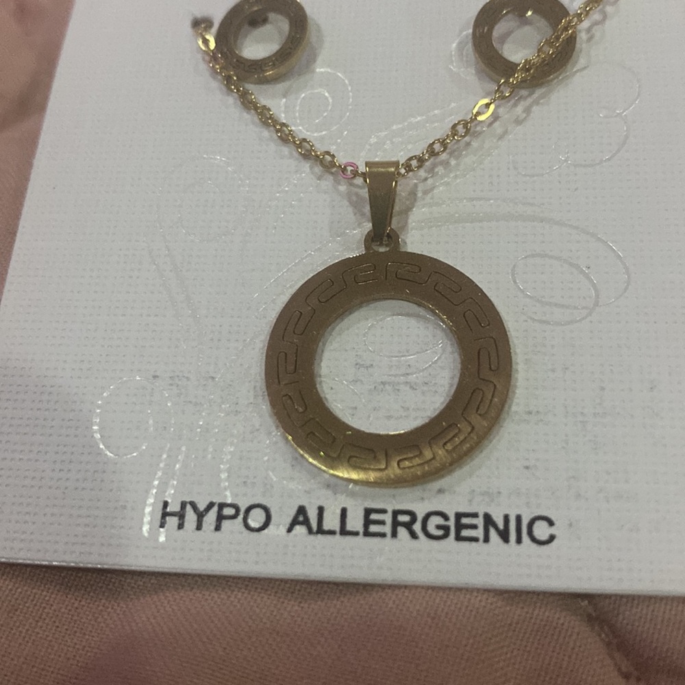 Stainless steel gold necklace and earring set - Picture 2 of 2
